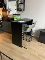 Bartafel met nette hoge stoelen, Ophalen, Zo goed als nieuw, Inclusief barstoelen