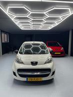 Peugeot 107 1.0 12V E-vti 68PK 3DR 2011 Wit/AiroCo, Auto's, Peugeot, Voorwielaandrijving, 4 stoelen, Origineel Nederlands, Handgeschakeld