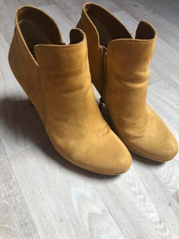 Tamaris enkellaarsjes maat 40 oker / grijs-beige beschikbaar voor biedingen