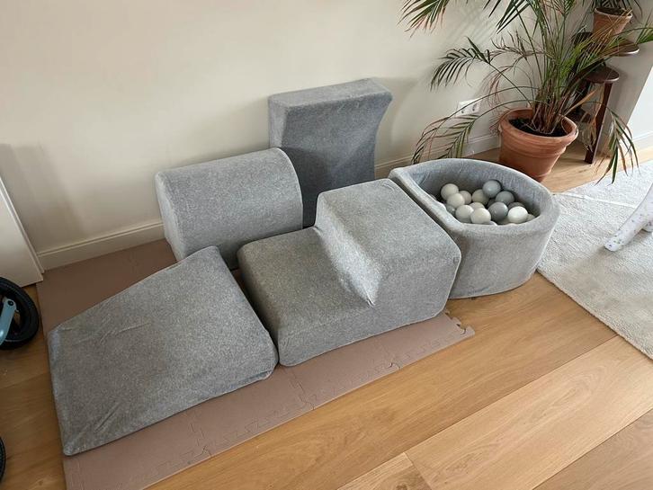 Foam speelset met ballenbak hindernissenbaan grijs Meowbaby, Kinderen en Baby's, Speelgoed | Babyspeelgoed, Zo goed als nieuw