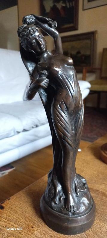 Brons beeldje Vrouwenfiguur.  beschikbaar voor biedingen