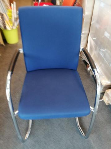 Bezoekersstoel blauw beschikbaar voor biedingen