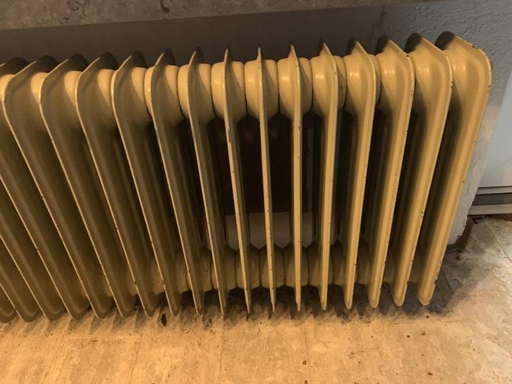 Vintage radiator met lamellen, Doe-het-zelf en Verbouw, Verwarming en Radiatoren, Gebruikt, Radiator, 800 watt of meer, 30 tot 80 cm