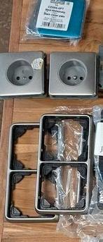 Jung CD500 Platina - Nieuw! Schakelmateriaal, Doe-het-zelf en Verbouw, Elektra en Kabels, Jung, Nieuw, Ophalen of Verzenden, Stopcontact