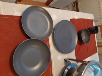 servies nieuw beschikbaar voor biedingen