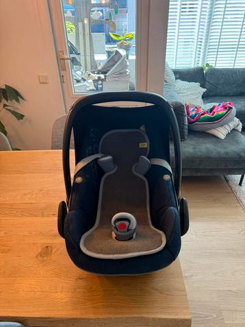 Maxi-Cosi i-Size met Aeromoov matje beschikbaar voor biedingen