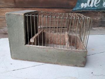 Vintage Houten Vogelkooi beschikbaar voor biedingen
