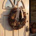 Krans van dennenappels en mos Ø35cm, Desert Rose, Info@desert-rose.nl, Nieuw, Ophalen of Verzenden