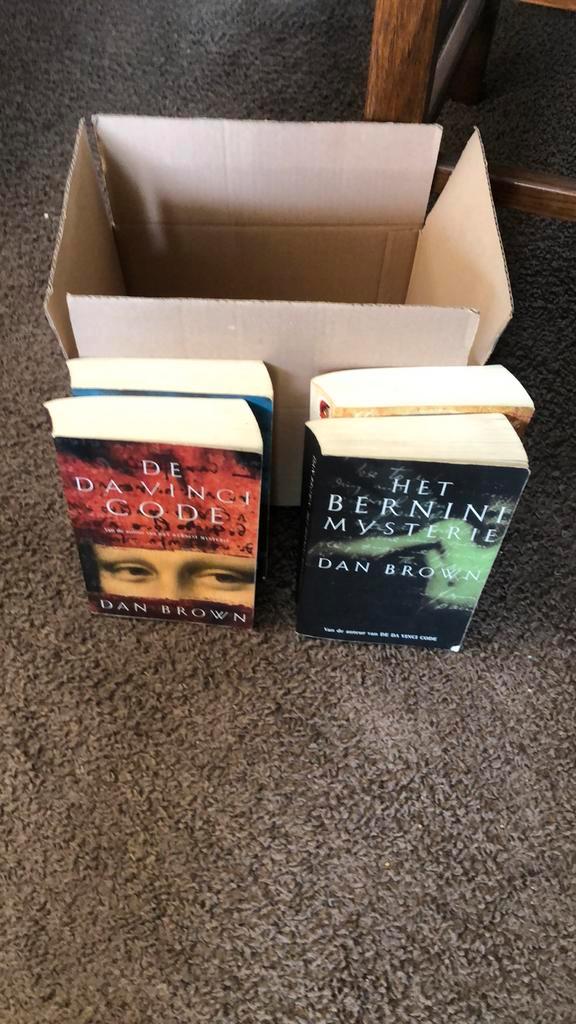 Dan Brown - De Da Vinci code + 3 andere boeken van Dan Brown, Boeken, Thrillers, Zo goed als nieuw, Nederland, Ophalen of Verzenden