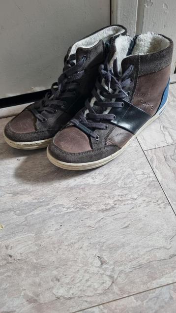 Kinder schoenen. beschikbaar voor biedingen