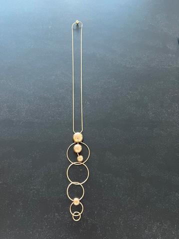 Goudkleurig ketting beschikbaar voor biedingen