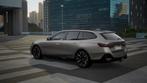 BMW i5 Touring M60 xDrive High Executive 84 kWh / Panoramada, Auto's, Nieuw, Te koop, Zilver of Grijs, 5 stoelen