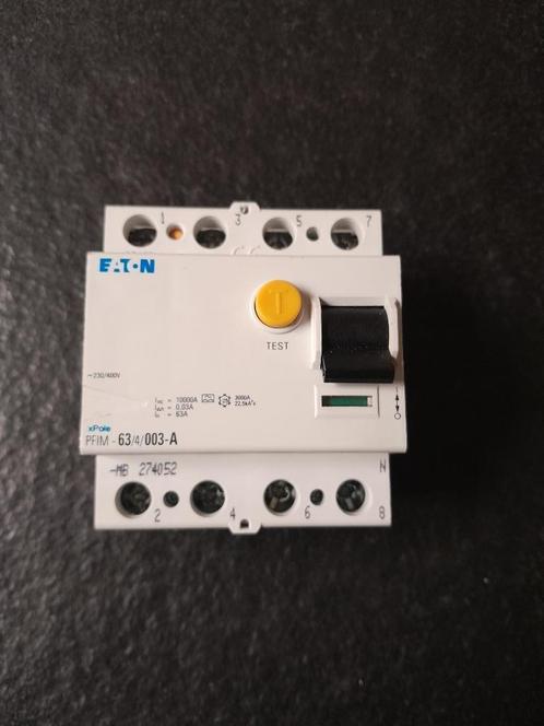Te Koop Z.G.A.N EATON Aardlekschakelaar 63A (4 Polig)- 30 mA, Hobby en Vrije tijd, Elektronica-componenten, Zo goed als nieuw