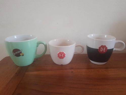 Douwe Egberts mokken - 3 verschillende ***zgan***, Huis en Inrichting, Keuken | Servies, Zo goed als nieuw, Kop(pen) en/of Schotel(s)
