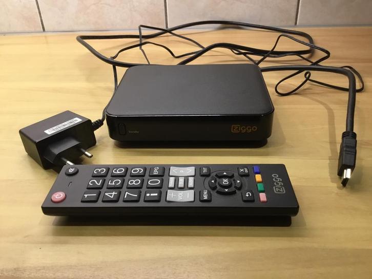 Humax 5500c/nl   Ziggo digitale decoder met afstandbediening, Audio, Tv en Foto, Decoders en Harddiskrecorders, Zo goed als nieuw