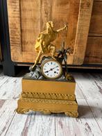 Antieke Louis Philippe pendule met vuurvergulde details, Antiek en Kunst, Antiek | Klokken, Ophalen of Verzenden