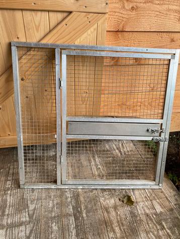 Aluminium paneeltje met draai plateau beschikbaar voor biedingen