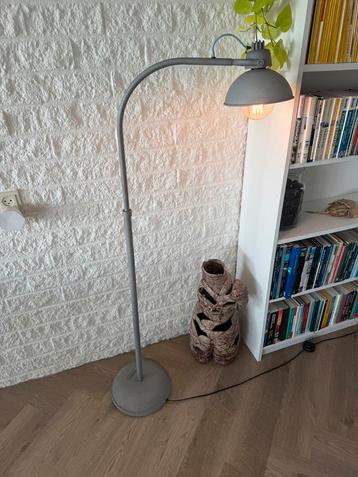 Industriële Frezoli Vloerlamp beschikbaar voor biedingen