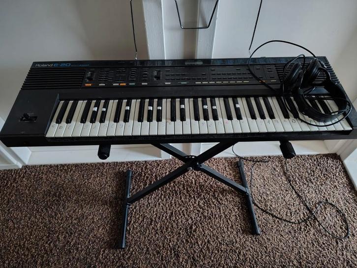 Roland E-20 Keyboard - Vintage Synth, Muziek en Instrumenten, Keyboards, Gebruikt, 61 toetsen, Roland, Aanslaggevoelig, Met standaard