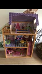 Gratis Kidkraft poppenhuis met inhoud, Kinderen en Baby's, Speelgoed | Poppenhuizen, Ophalen, Zo goed als nieuw, Poppenhuis