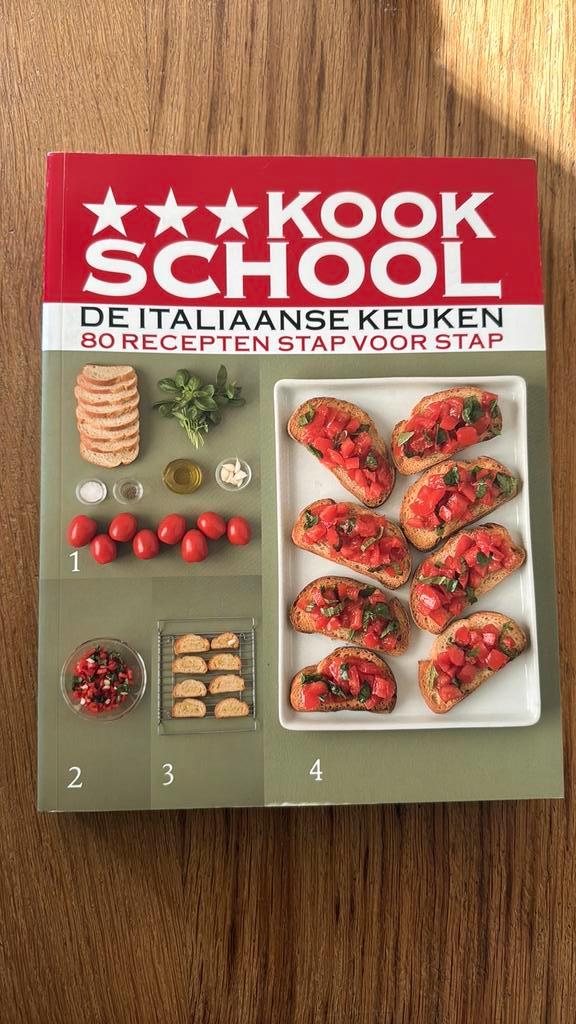 Laura Zavan - De Italiaanse keuken, Boeken, Kookboeken, Zo goed als nieuw, Italië, Ophalen of Verzenden