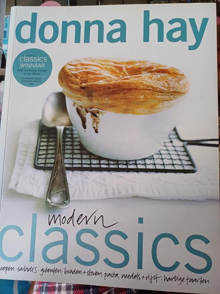 Donna hay:modern classics nederlands. Paperback, Boeken, Kookboeken, Gelezen, Ophalen