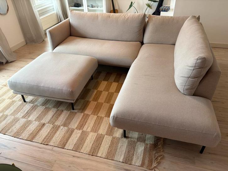 Fest Astin hoekbank longchair met grote poef, Huis en Inrichting, Banken | Complete zithoeken, Zo goed als nieuw, Ophalen