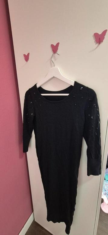 Elegant long black dress with black rhinestones  beschikbaar voor biedingen