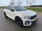 Volkswagen T-Roc 1.5 TSI R-Line | Pano | Keyless | Ascotgrey, 1258 kg, 1498 cc, Zwart, 4 cilinders