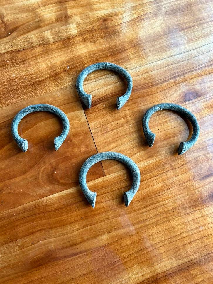 Primitief geld Manilla’s bodemvondst, Postzegels en Munten, Munten | Afrika, Overige landen, Verzenden