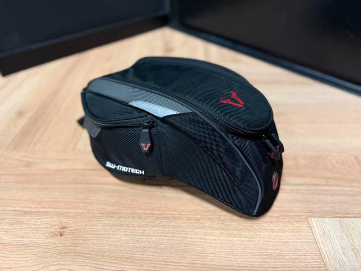 SW-MOTECH Engage EVO tanktas – met Yamaha tankring TOPSTAAT, Motoren, Accessoires | Koffers en Tassen, Zo goed als nieuw, Ophalen of Verzenden