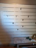 Wand met haken, Ophalen, Zo goed als nieuw