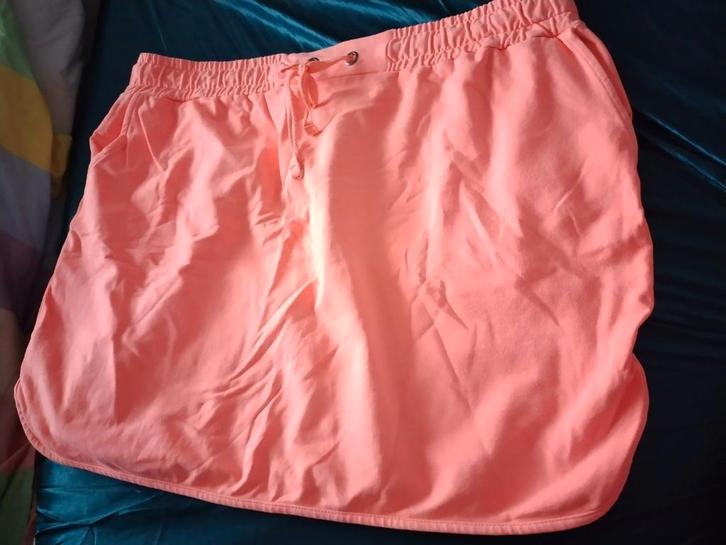 Koraalroze rok, nieuw,maat 52, Kleding | Dames, Rokken, Nieuw, Maat 46/48 (XL) of groter, Roze, Onder de knie, Ophalen of Verzenden