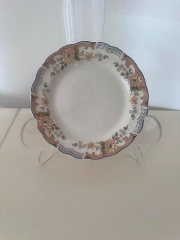 Royal Doulton Temple Garden – Majestic Collection 22 bordjes beschikbaar voor biedingen