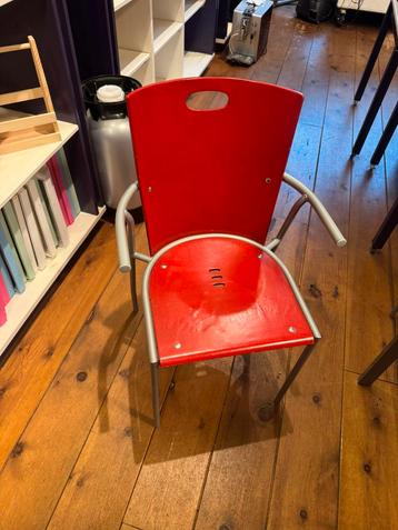 Stapelbare eetkamer stoelen beschikbaar voor biedingen