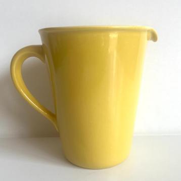 Gele melkkan van Fris Edam (recht model voor 1,5 liter) beschikbaar voor biedingen
