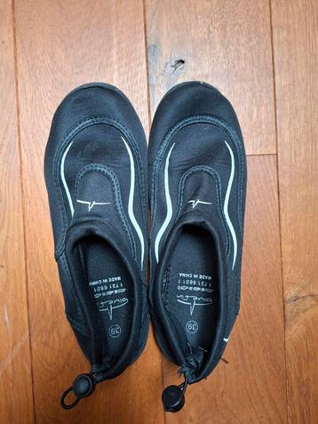 Waterschoenen maat 38 en maat 39 beschikbaar voor biedingen