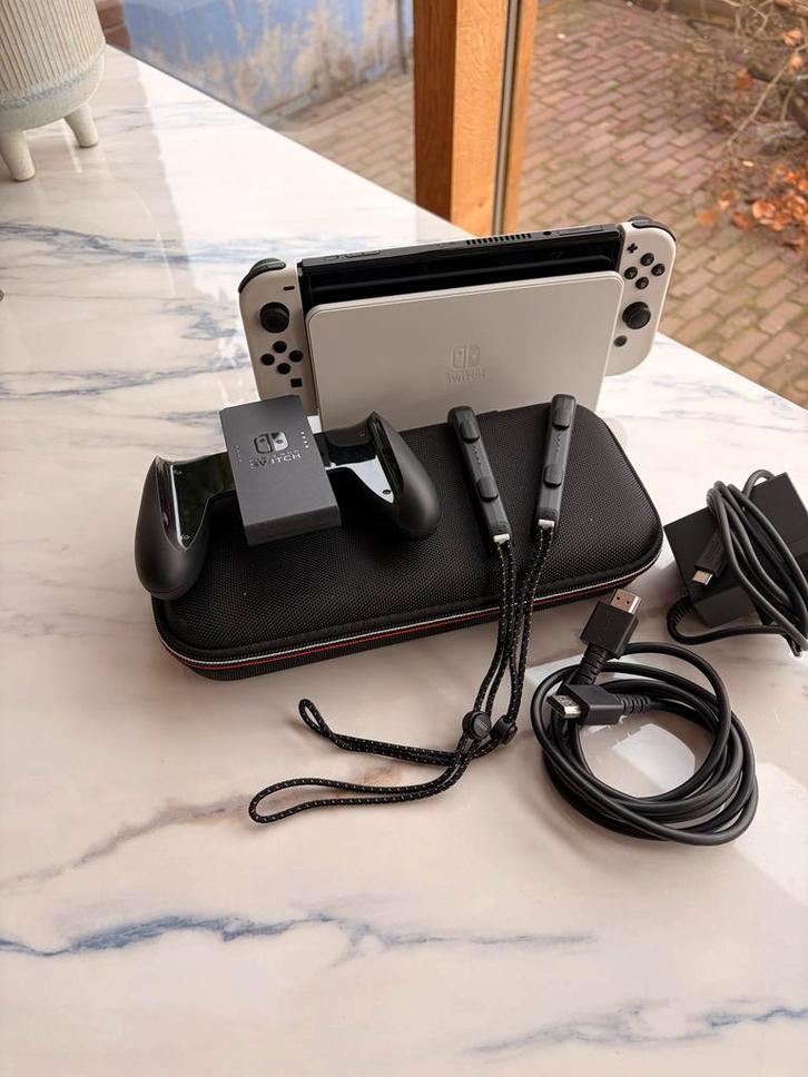 Nintendo Switch OLED, Spelcomputers en Games, Spelcomputers | Nintendo Switch, Zo goed als nieuw, Switch OLED, Met 1 controller