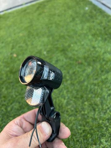 Axa lamp bedraad voor e-bike  nooit gebruikt splinternieuw beschikbaar voor biedingen