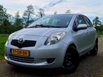 Toyota Yaris 1.3 VVTi Sol (bj 2006), Auto's, Toyota, Origineel Nederlands, Te koop, Zilver of Grijs, 5 stoelen