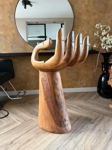 houten handstoel – uniek en stijlvol designstuk beschikbaar voor biedingen