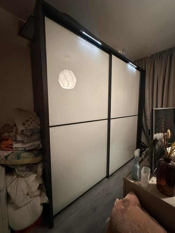 Ruime schuifdeurkast 250cm. incl verlichting en softclose, Huis en Inrichting, Kasten | Kledingkasten, Zo goed als nieuw, 200 cm of meer