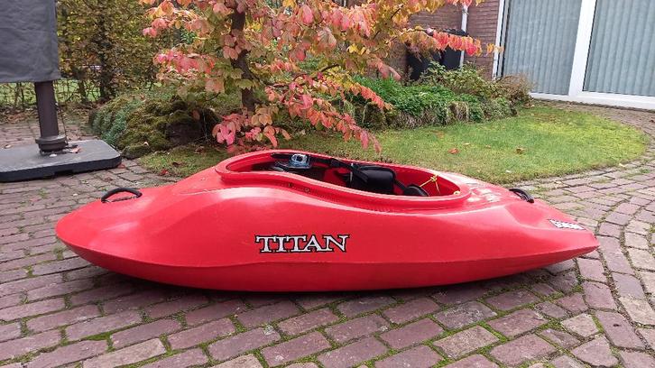 Wildwaterkajak Titan Genisis, Watersport en Boten, Kajaks, Zo goed als nieuw, 1-persoons, Ophalen