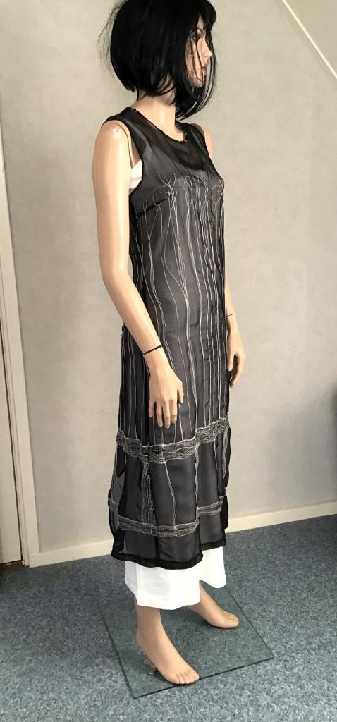 Zijden schort / overgooier mét onderjurk, Kleding | Dames, Jurken, Zo goed als nieuw, Maat 36 (S), Zwart, Onder de knie, Ophalen of Verzenden