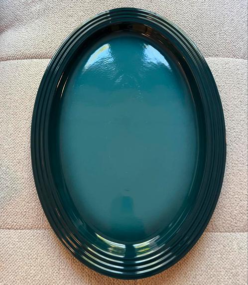 Le Crueset serveerschaal 46cm deep teal, Huis en Inrichting, Keuken | Servies, Zo goed als nieuw, Bord(en), Overige stijlen, Ophalen of Verzenden