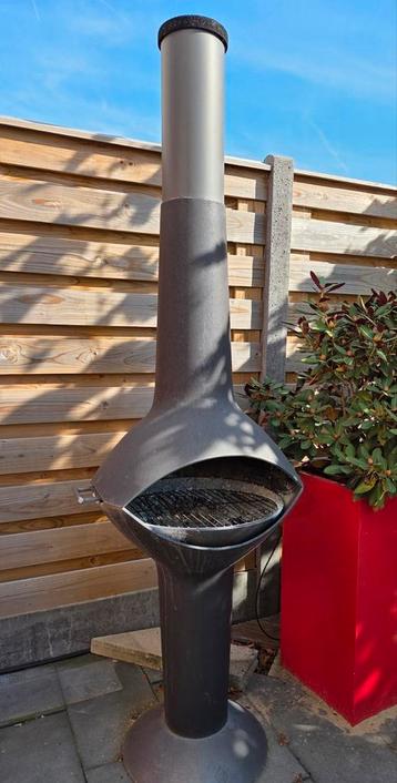 Hoogwardige zware ijzer tuinhaard en BBQ.  beschikbaar voor biedingen