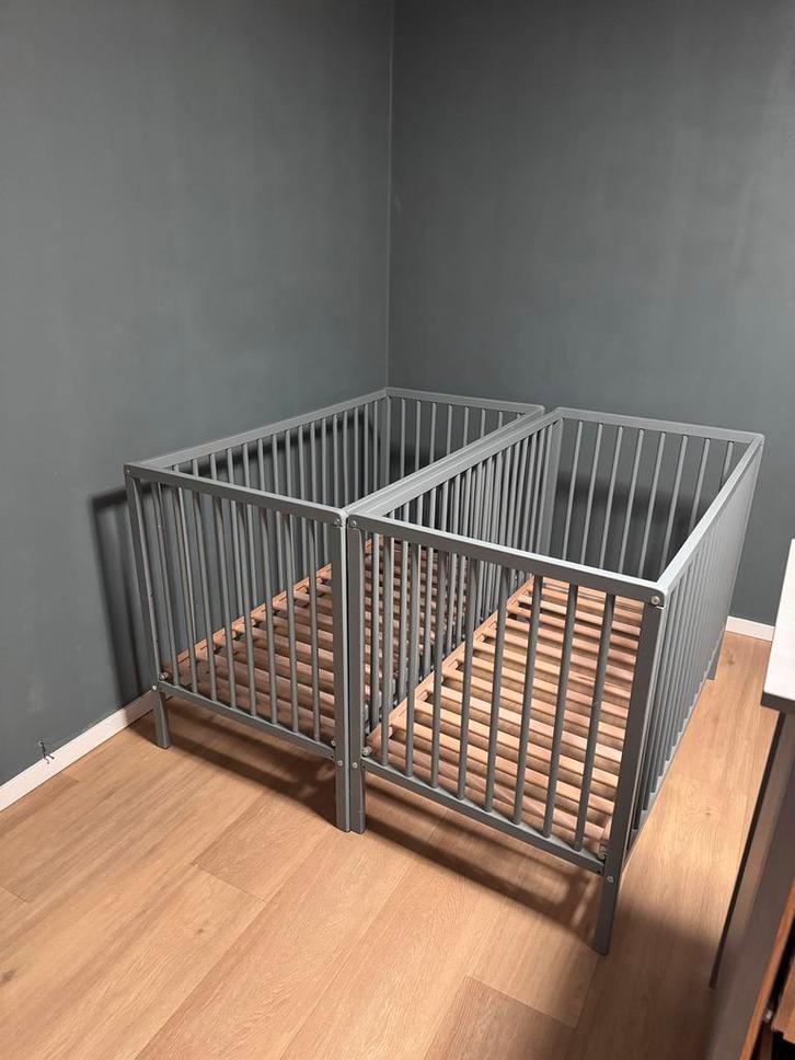 Tweeling ledikantjes 2x ledikant met matras en accesoires, Kinderen en Baby's, Babywiegjes en Ledikanten, Gebruikt, Ledikant, Ophalen