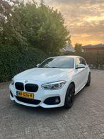 BMW 1-Serie 118i 136pk Aut 2016 Wit, Auto's, Automaat, 65 €/maand, Alcantara, Wit