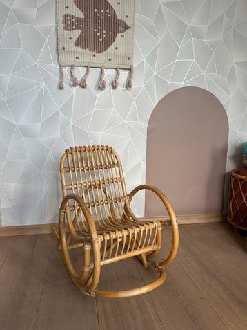 Rieten schommelstoeltje rotan vintage beschikbaar voor biedingen