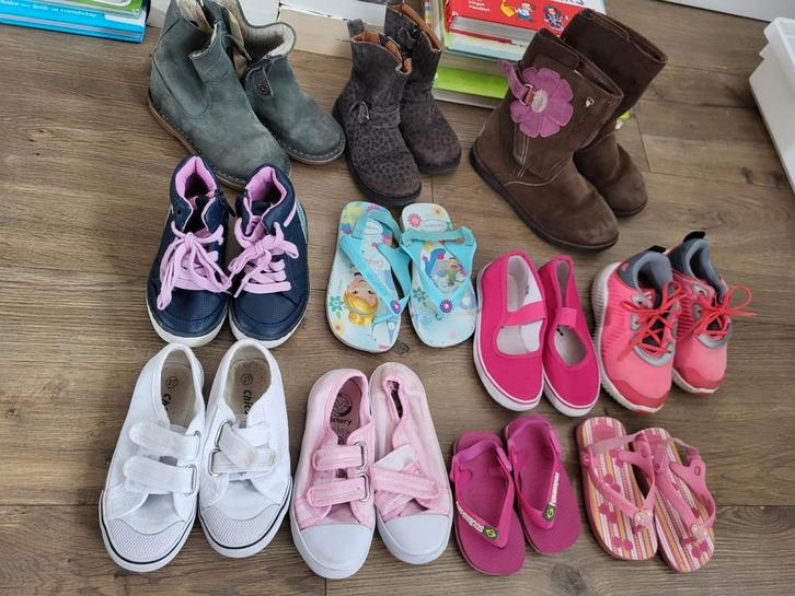 Winterlaarsjes, slippers, Gymschoenen en sneakers, Kinderen en Baby's, Kinderkleding | Schoenen en Sokken, Zo goed als nieuw, Schoenen
